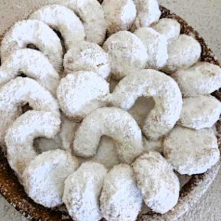 Greek Icing Sugar Dusted Christmas Cookies