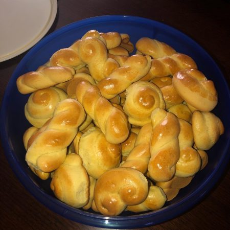 Koulourakia in a bowl